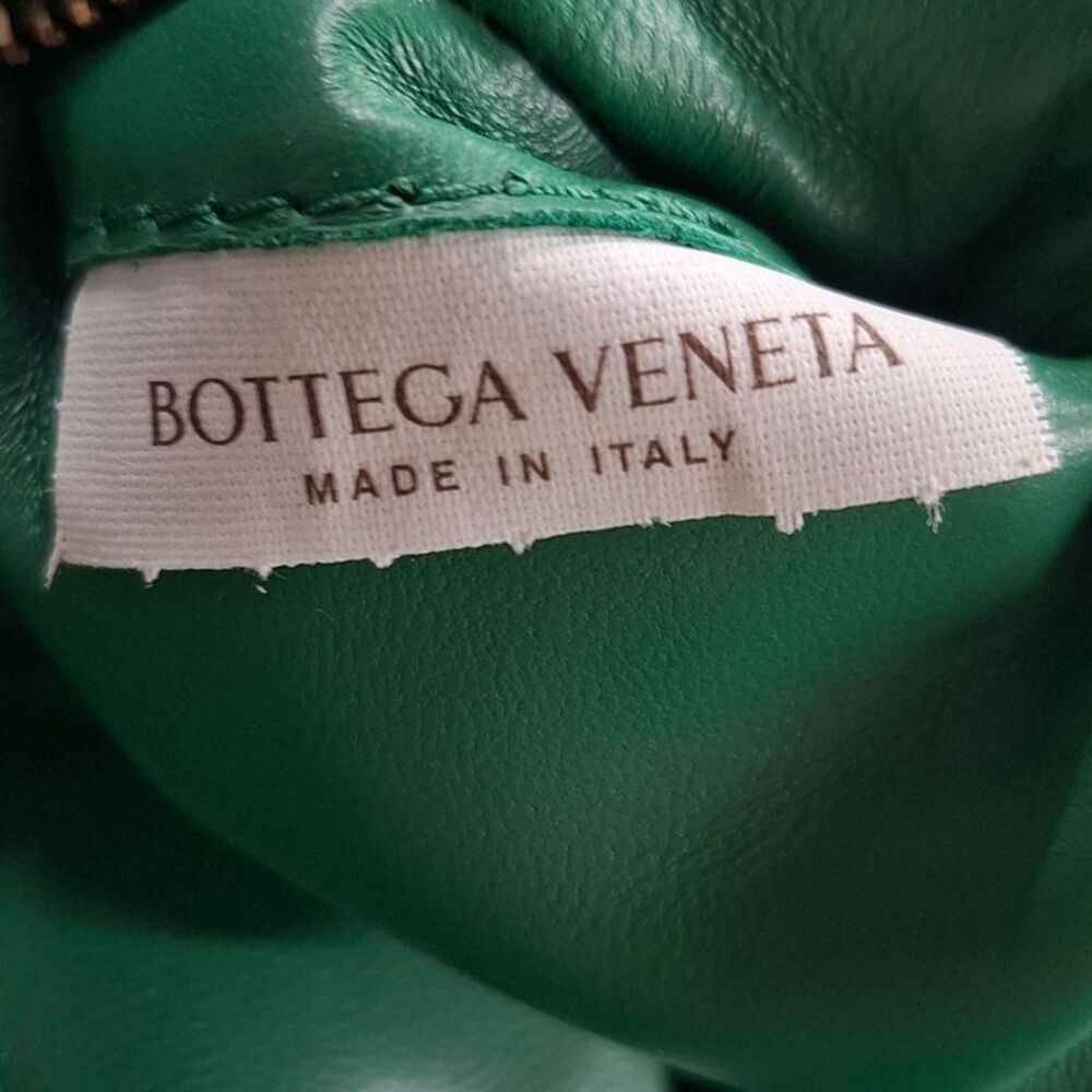 Bottega Veneta Padded Cassette Shoulder Bag in Green Leather - Picture 7 of 9